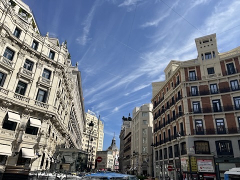 Silent drag comedy performance in Madrid